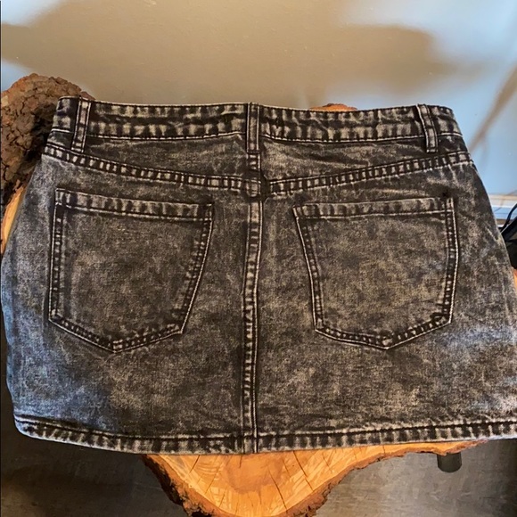 Cute Black, forever 21 distressed skirt - Picture 3 of 4